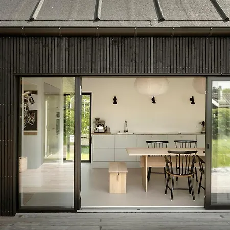 別荘 A Modern Architectural Gem *