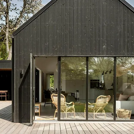 펜션 A Modern Architectural Gem