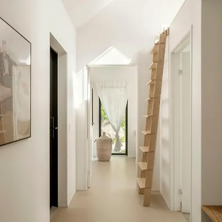 Vakantiehuis A Modern Architectural Gem *